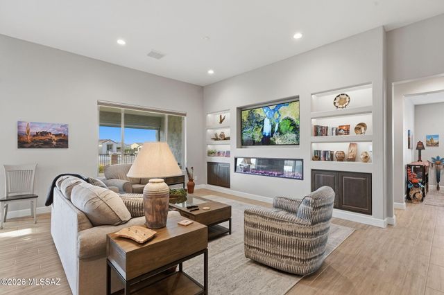 1432 E Golden Rock Way, Green Valley, AZ 85614