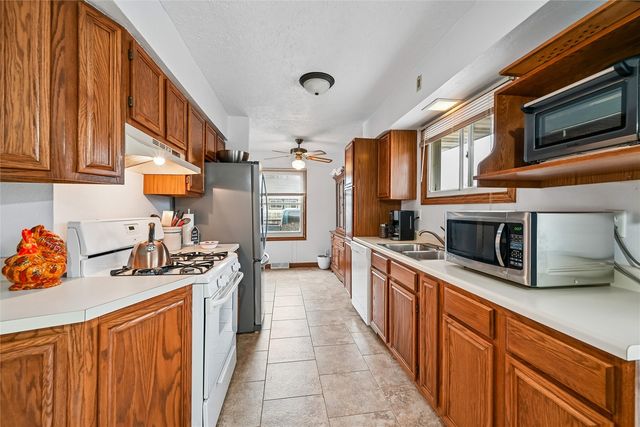 1104 38th Street SE, Cedar Rapids, IA 52403