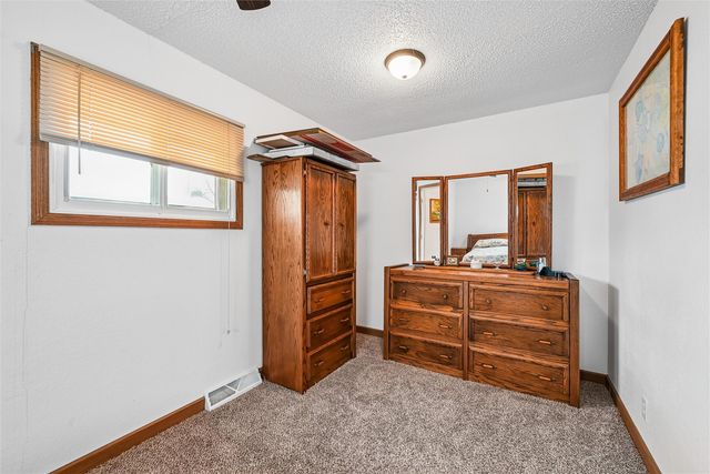 1104 38th Street SE, Cedar Rapids, IA 52403