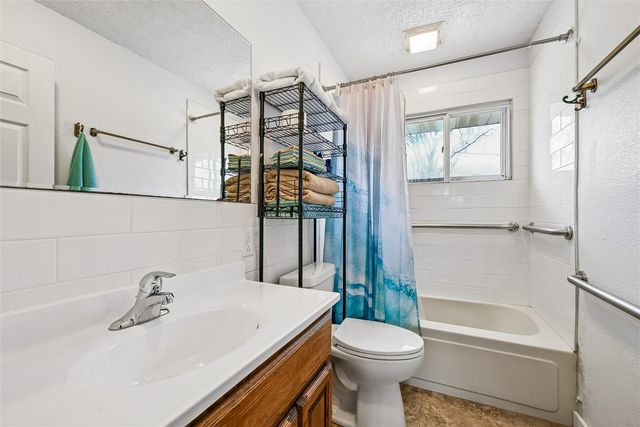 1104 38th Street SE, Cedar Rapids, IA 52403