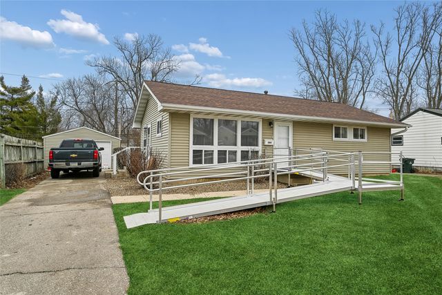 1104 38th Street SE, Cedar Rapids, IA 52403