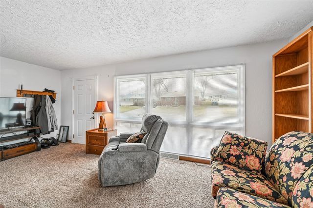 1104 38th Street SE, Cedar Rapids, IA 52403