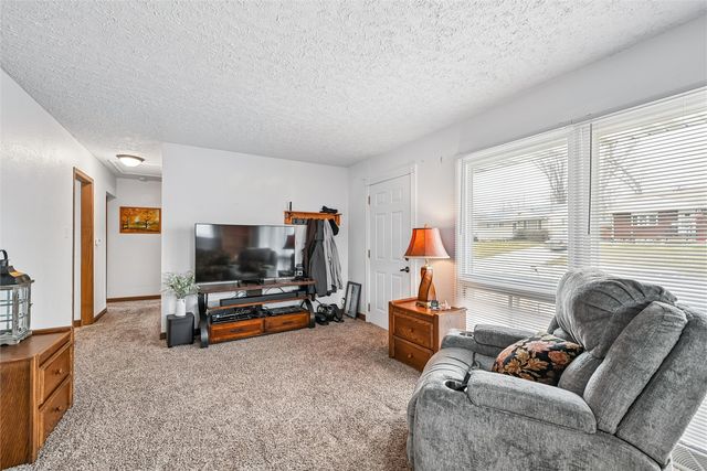 1104 38th Street SE, Cedar Rapids, IA 52403