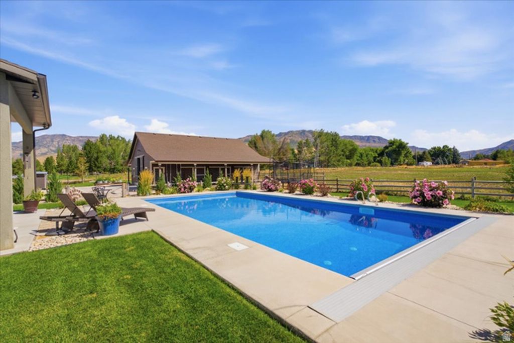 560 S 8600 E, Huntsville, UT 84317 — photo 4