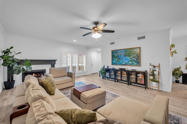 600 Wilcrest Drive 68, Houston, TX 77042