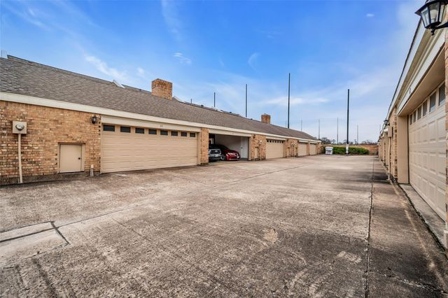 600 Wilcrest Drive 68, Houston, TX 77042