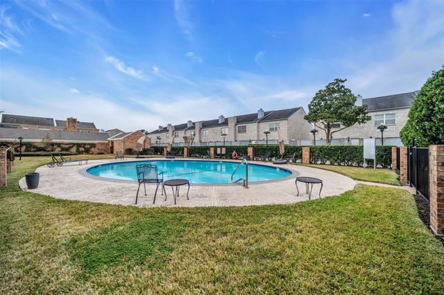 600 Wilcrest Drive 68, Houston, TX 77042