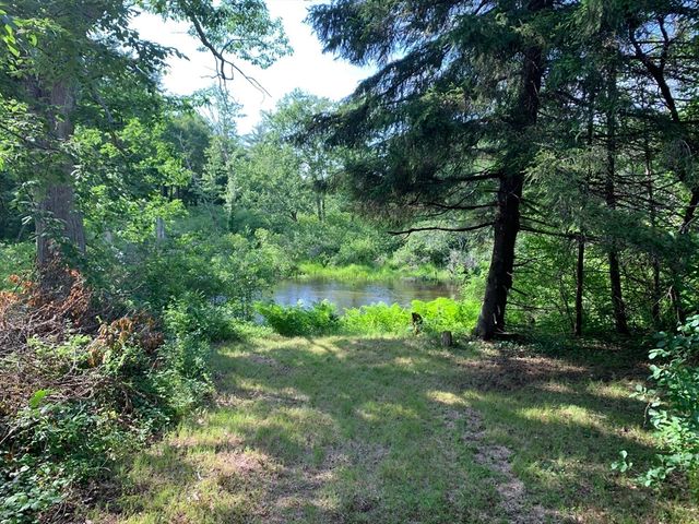 3 Howarth Rd, Oxford, MA 01540