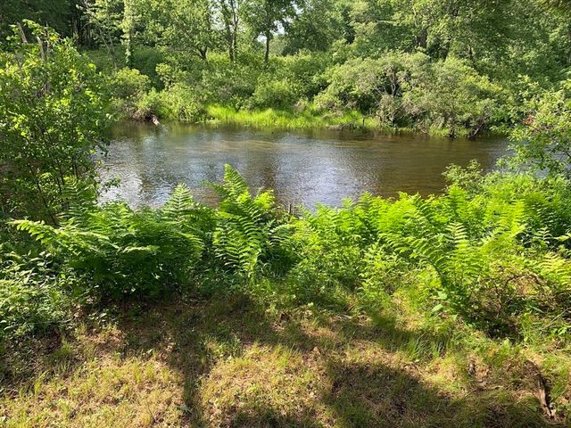 3 Howarth Rd, Oxford, MA 01540