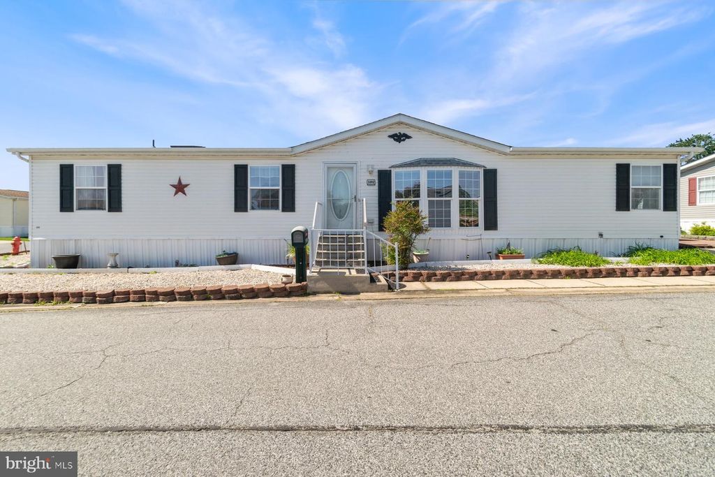 3202 HONEYSUCKLE LN, Middle River, MD 21220