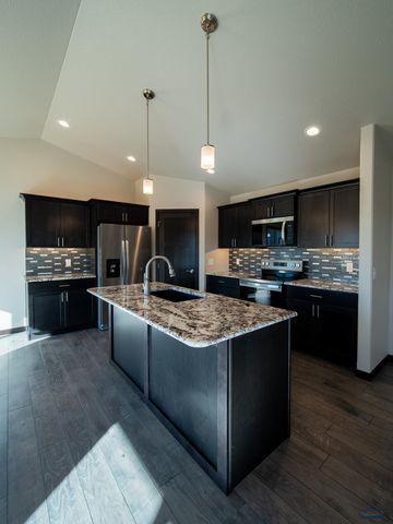 627 BULL RUN DR, Box Elder, SD 57719