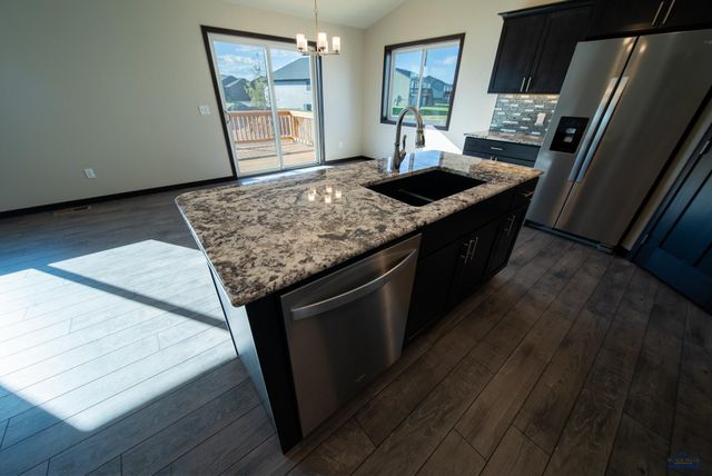 627 BULL RUN DR, Box Elder, SD 57719