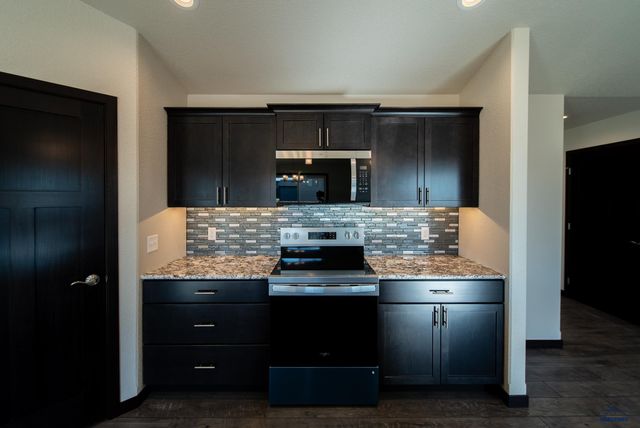 627 BULL RUN DR, Box Elder, SD 57719