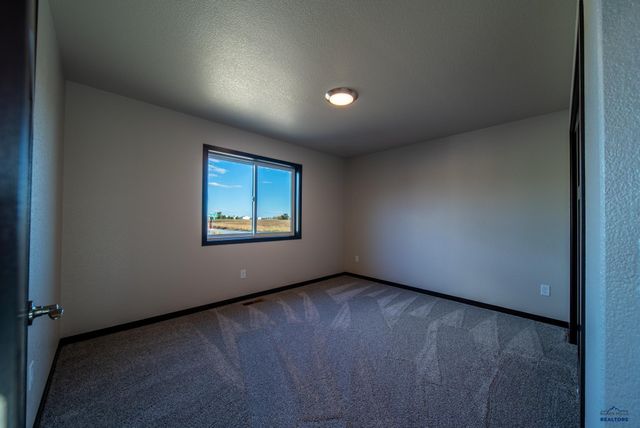 627 BULL RUN DR, Box Elder, SD 57719