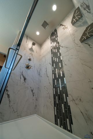 627 BULL RUN DR, Box Elder, SD 57719