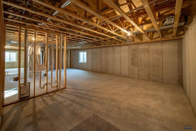 627 BULL RUN DR, Box Elder, SD 57719