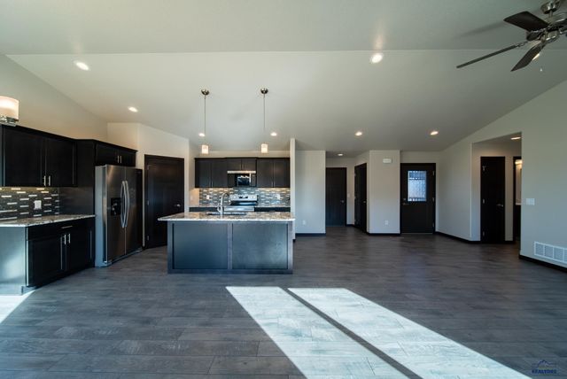 627 BULL RUN DR, Box Elder, SD 57719