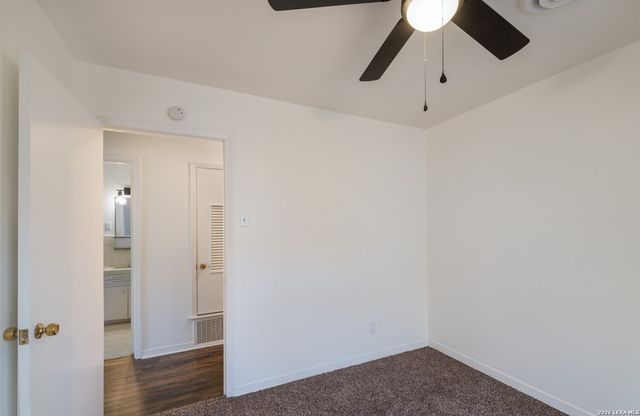 425 E BYRD BLVD, Universal City, TX 78148