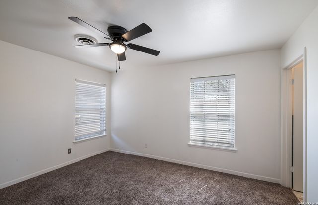 425 E BYRD BLVD, Universal City, TX 78148