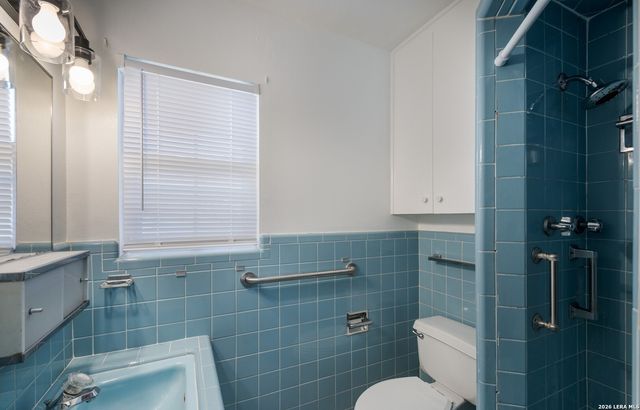 425 E BYRD BLVD, Universal City, TX 78148