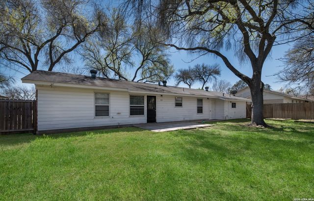 425 E BYRD BLVD, Universal City, TX 78148