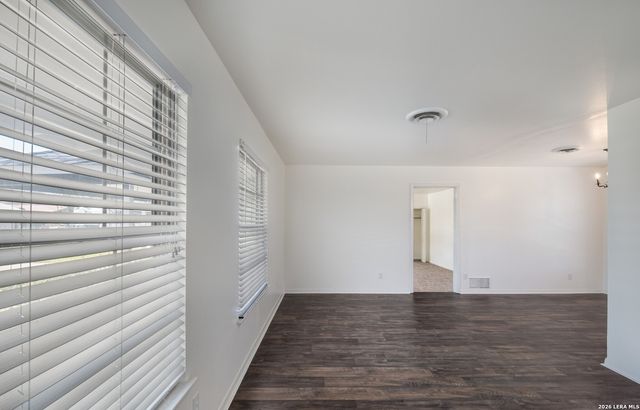 425 E BYRD BLVD, Universal City, TX 78148