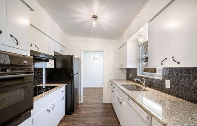 425 E BYRD BLVD, Universal City, TX 78148