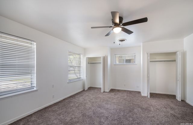 425 E BYRD BLVD, Universal City, TX 78148