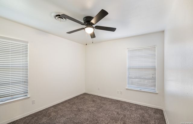 425 E BYRD BLVD, Universal City, TX 78148