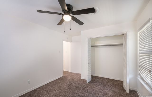 425 E BYRD BLVD, Universal City, TX 78148
