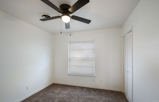 425 E BYRD BLVD, Universal City, TX 78148