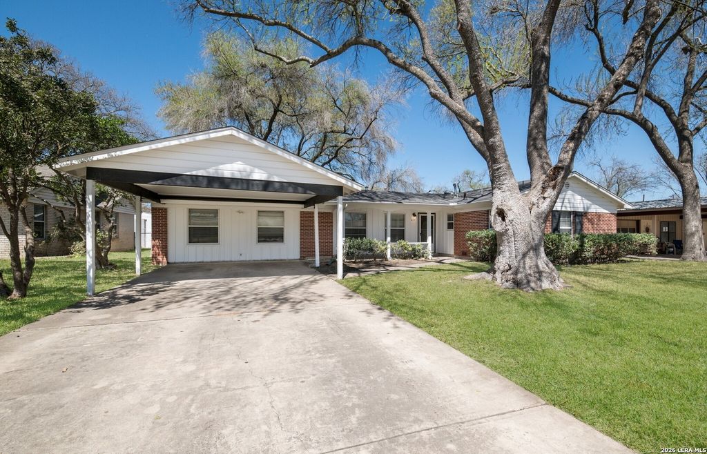 425 E BYRD BLVD, Universal City, TX 78148