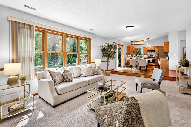 570 Dorland Road S, Maplewood, MN 55119