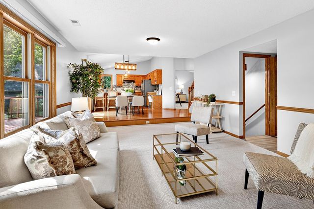 570 Dorland Road S, Maplewood, MN 55119