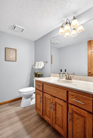 570 Dorland Road S, Maplewood, MN 55119