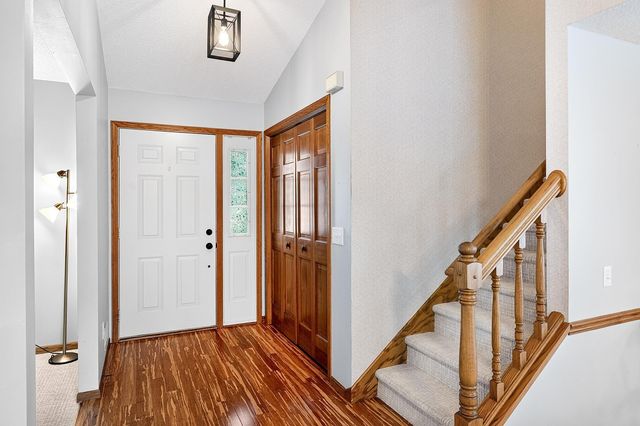 570 Dorland Road S, Maplewood, MN 55119