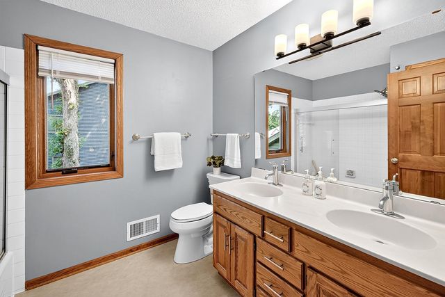 570 Dorland Road S, Maplewood, MN 55119