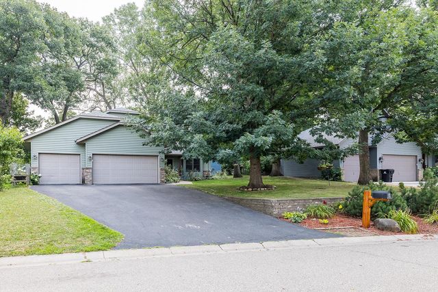 570 Dorland Road S, Maplewood, MN 55119