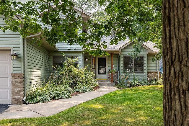 570 Dorland Road S, Maplewood, MN 55119