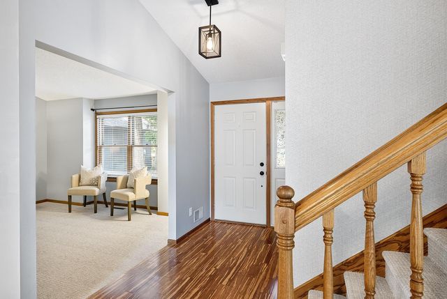 570 Dorland Road S, Maplewood, MN 55119