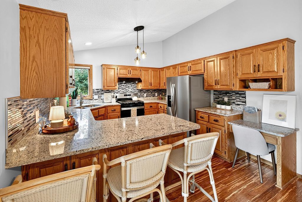 570 Dorland Road S, Maplewood, MN 55119 — photo 5