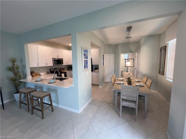 2806 Blossom WAY, Naples, FL 34120