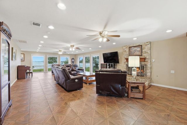 18327 Shoreline Drive, Crosby, TX 77532