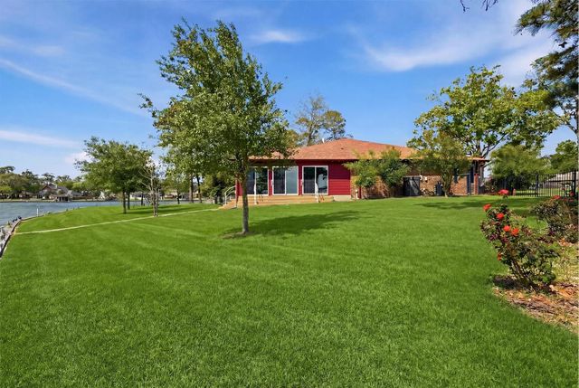 18327 Shoreline Drive, Crosby, TX 77532