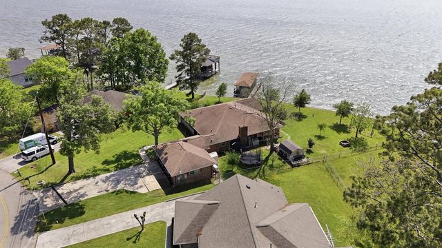 18327 Shoreline Drive, Crosby, TX 77532