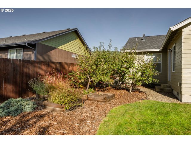 1204 E SECOND Ave, Sutherlin, OR 97479