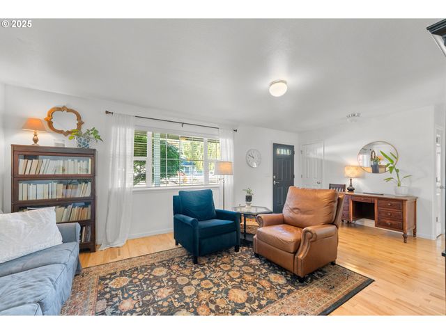 1204 E SECOND Ave, Sutherlin, OR 97479