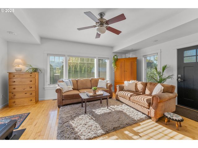 1204 E SECOND Ave, Sutherlin, OR 97479