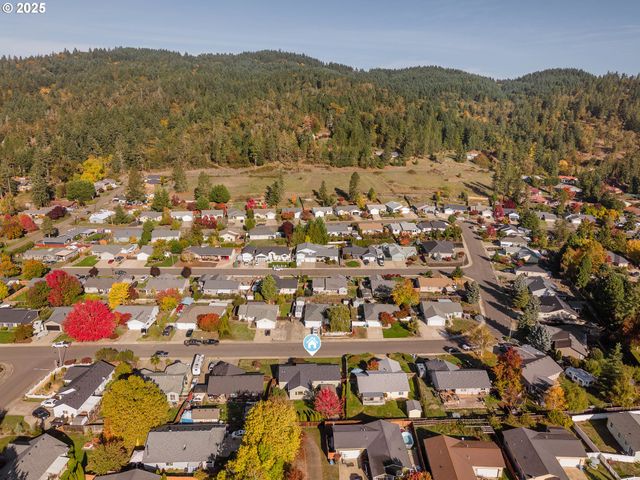 1204 E SECOND Ave, Sutherlin, OR 97479