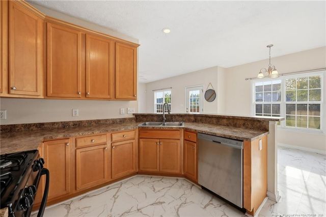 1114 Thistle Gold Drive, Hope Mills, NC 28348